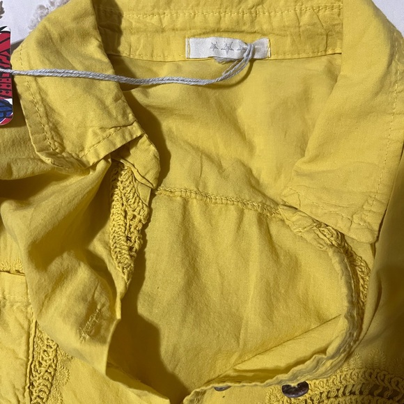 Yellow Gold Women's Top with Paisley Design NWT - Picture 5 of 10